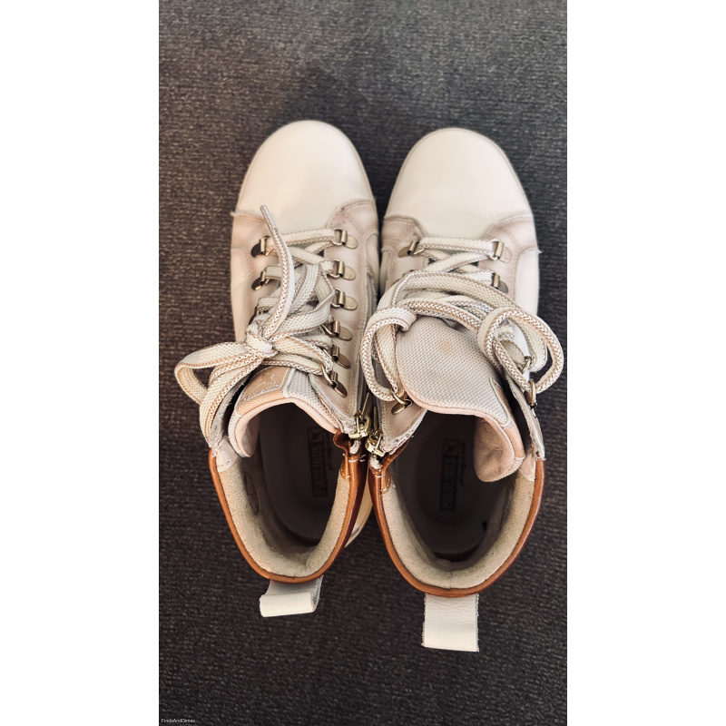 PIKOLINOS Women's Pikolinos Vigo Boots Boots White/Brown Women Size 39